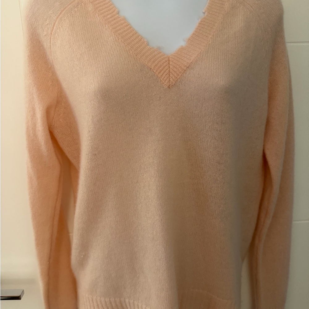 Minnie Rose V-Neck Cashmere Peach Sweater